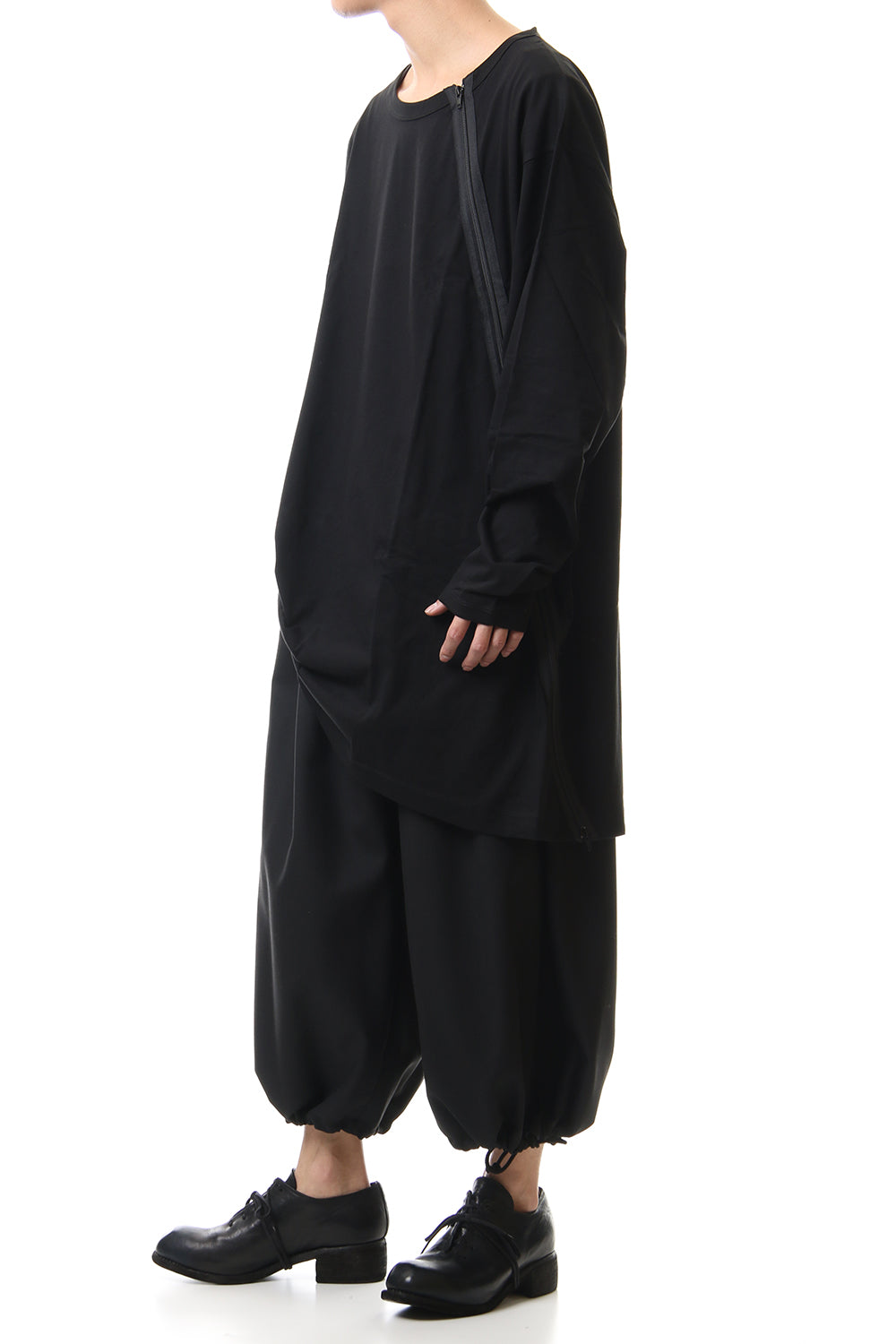 Diagonal zipper L/S cut sew Black