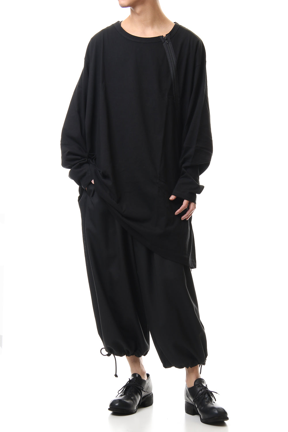 Diagonal zipper L/S cut sew Black