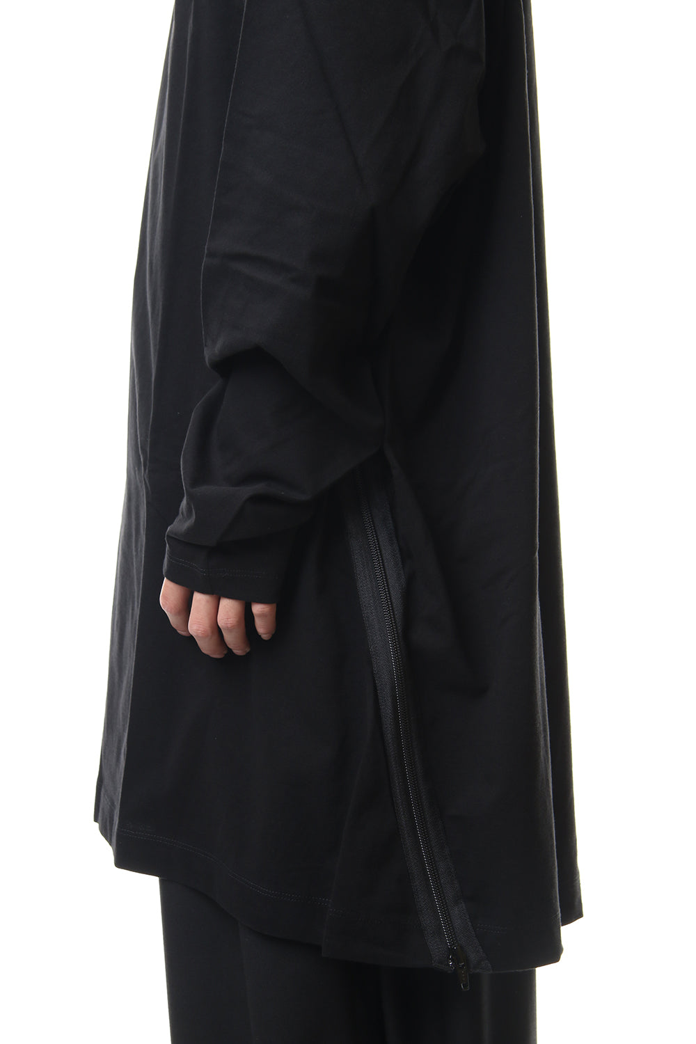 Diagonal zipper L/S cut sew Black