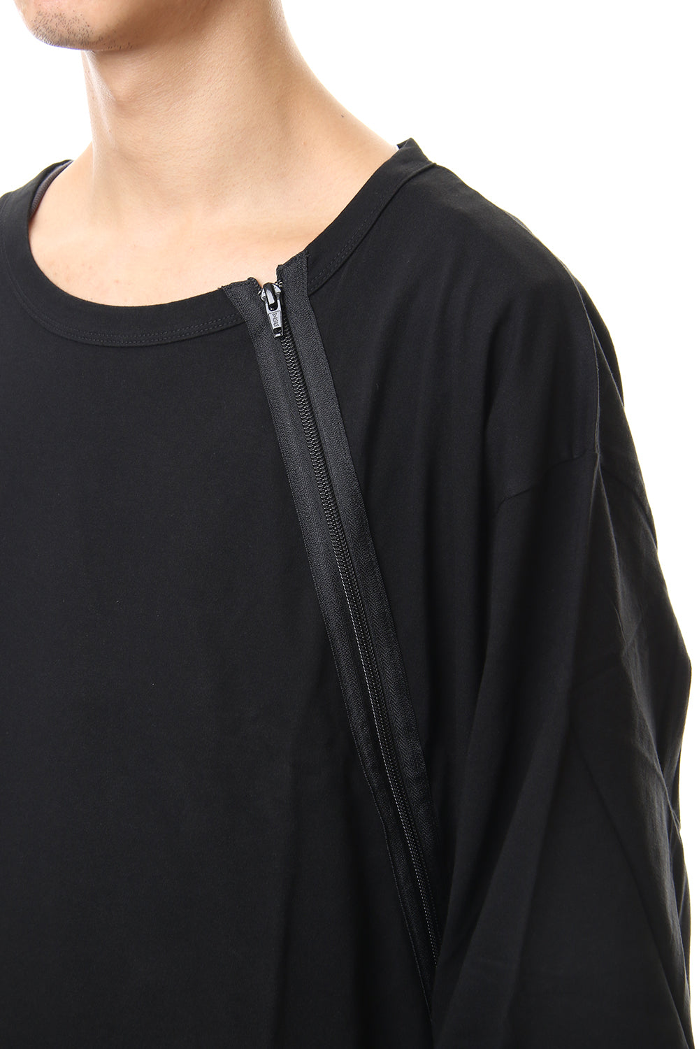 Diagonal zipper L/S cut sew Black