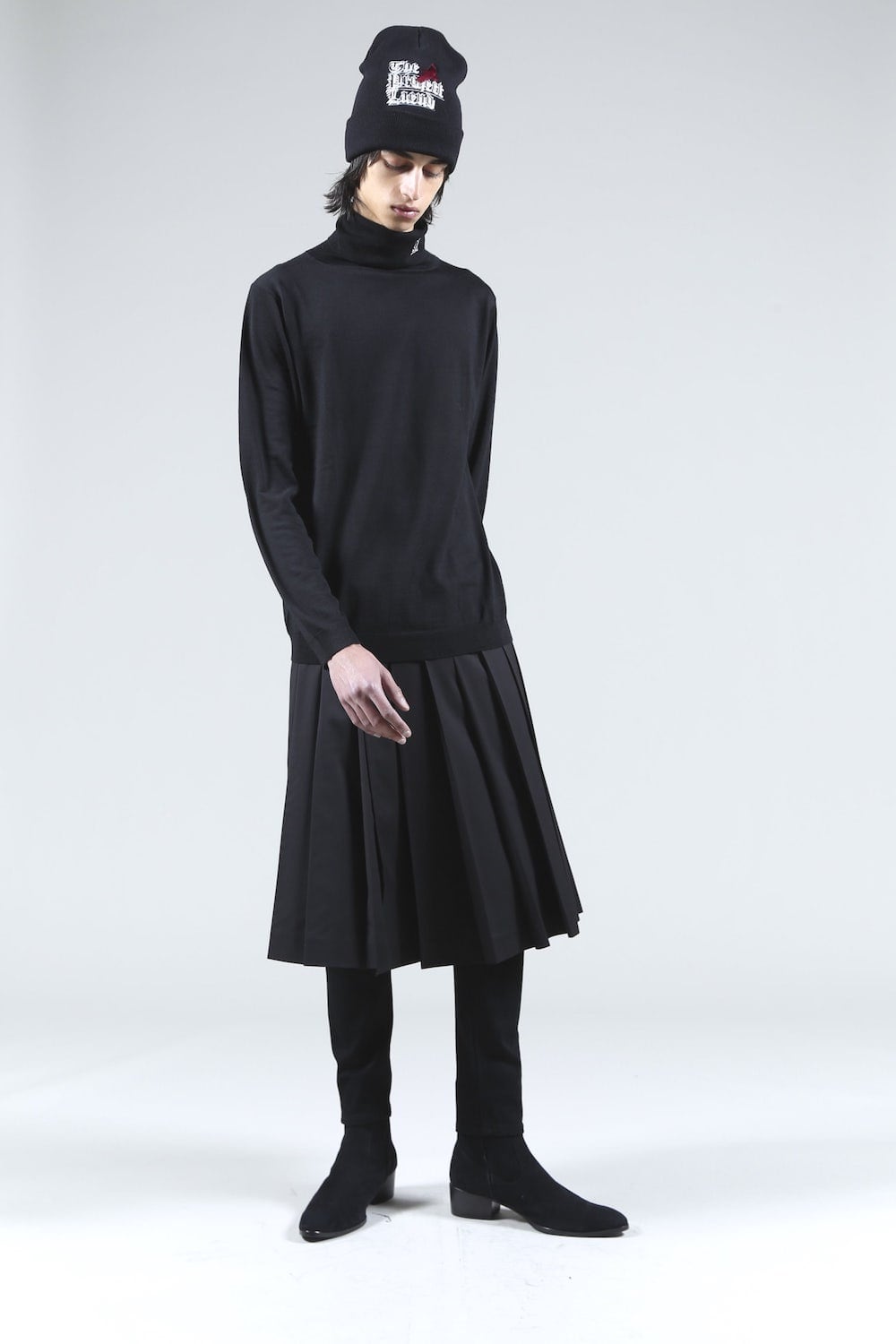 ロゴ刺繍 タートルネックニット (ブラック)