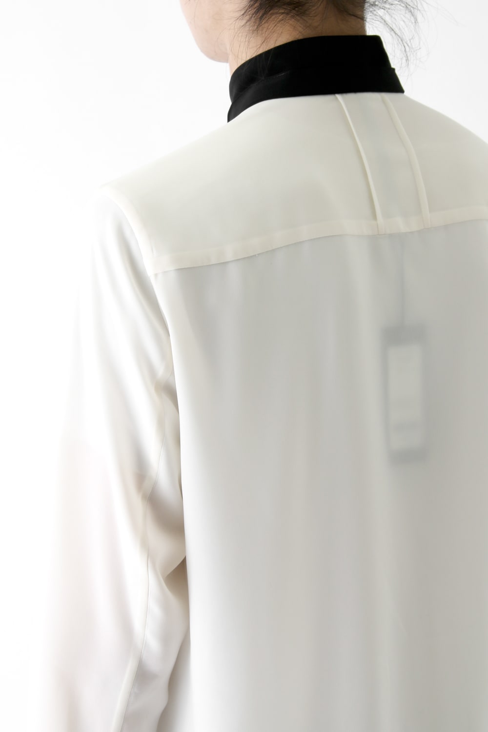 LAMBERT CREPE DE CHINE STAND BOW COLLAR SHIRT (ECRU)