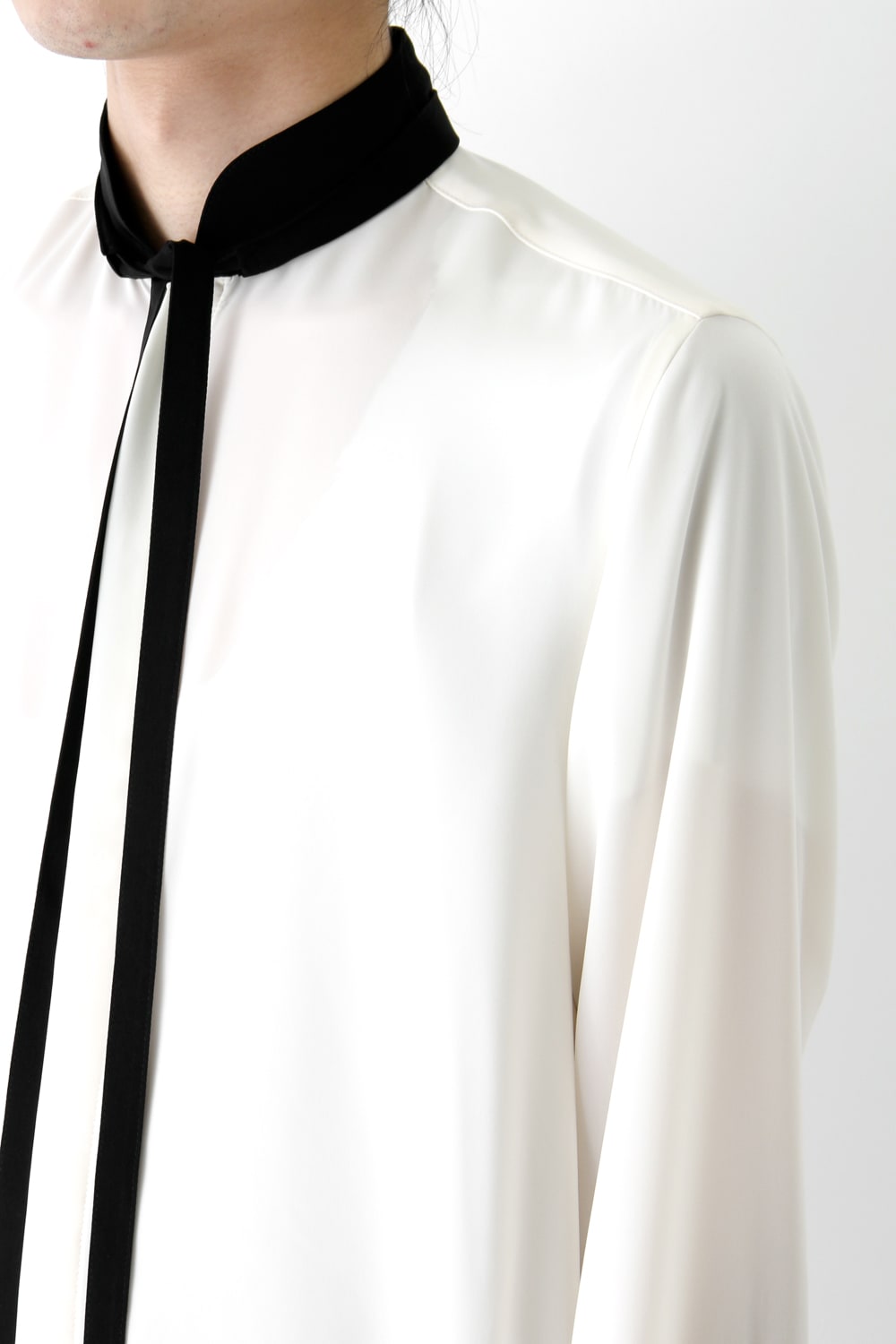 LAMBERT CREPE DE CHINE STAND BOW COLLAR SHIRT (ECRU)