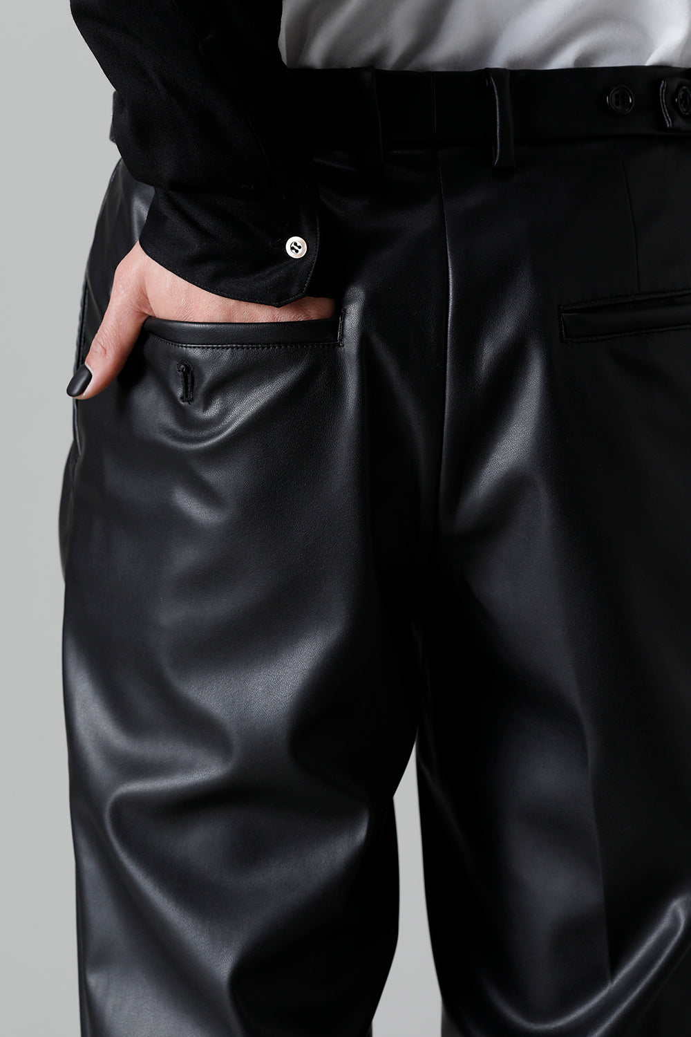 Airy Fake Leather  Faux Leather 2 Tuck Pants