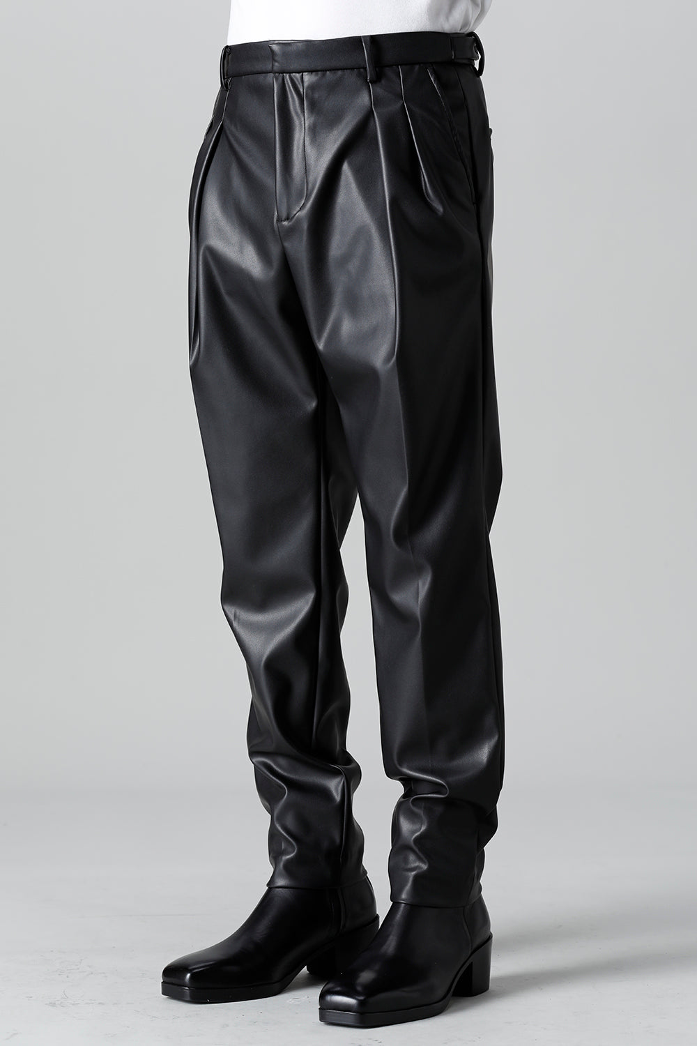 Airy Fake Leather  Faux Leather 2 Tuck Pants