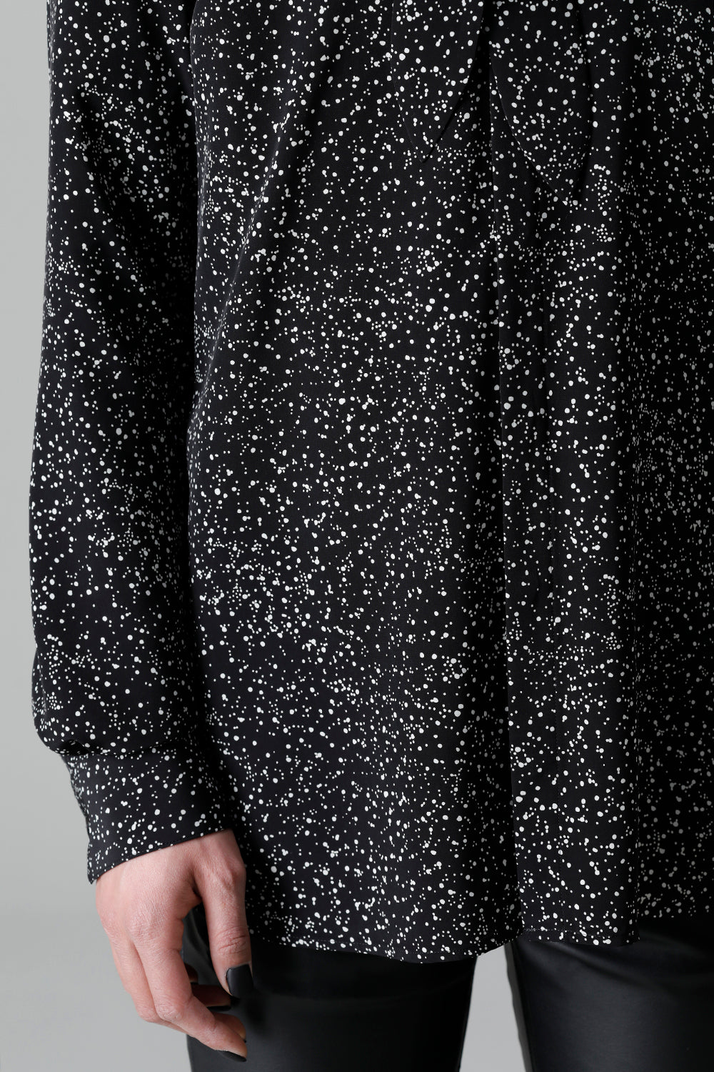 Dechine Random Dot print Ribbon Shirt Black × Off White