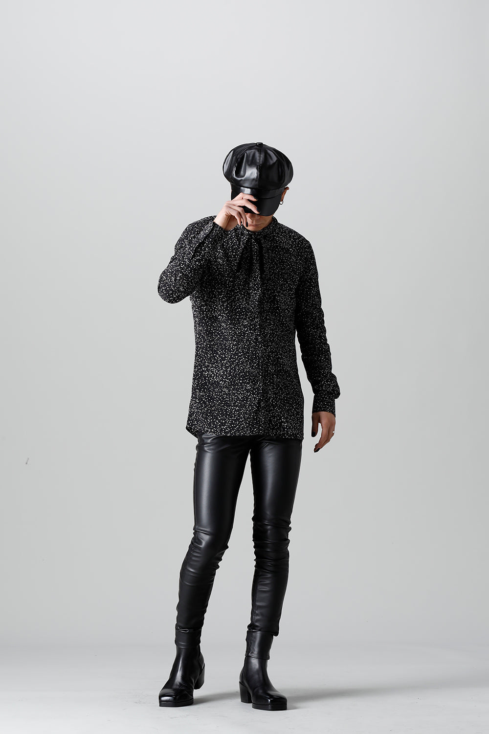 Dechine Random Dot print Ribbon Shirt Black × Off White