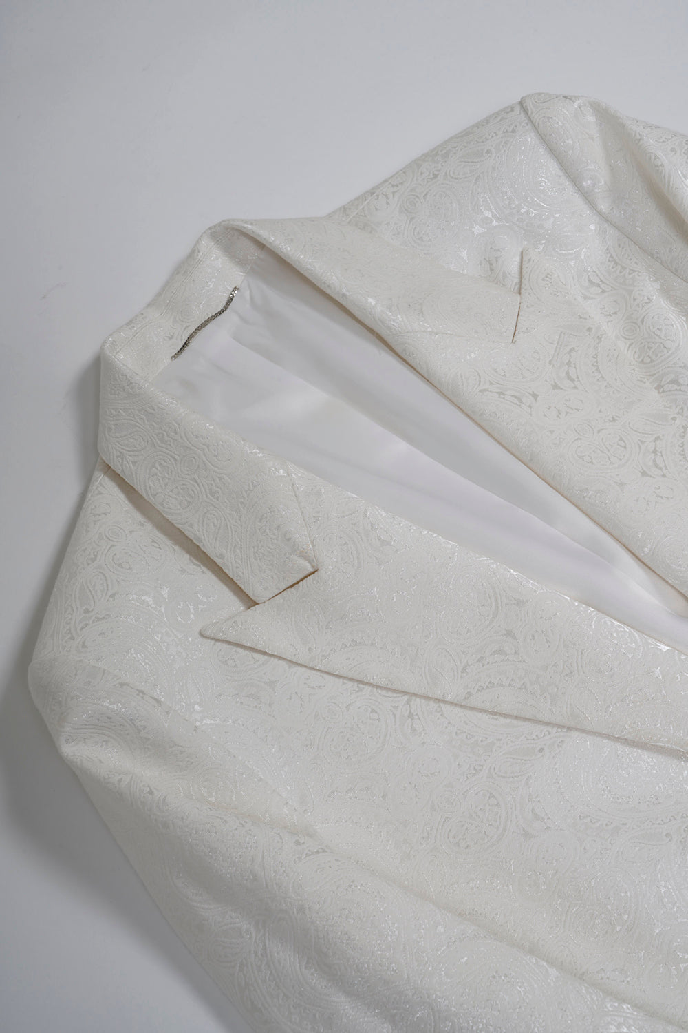 Shiny Owner Jaggard Peaked Lapel 1B Jacket Cream