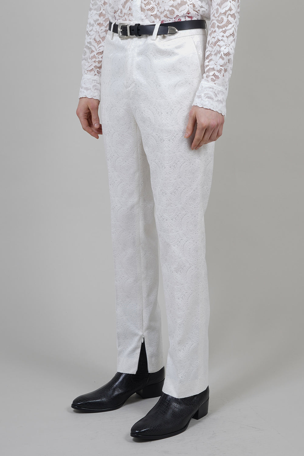 シャイニー オーナメントジャガード ファスナースリットパンツ クリーム