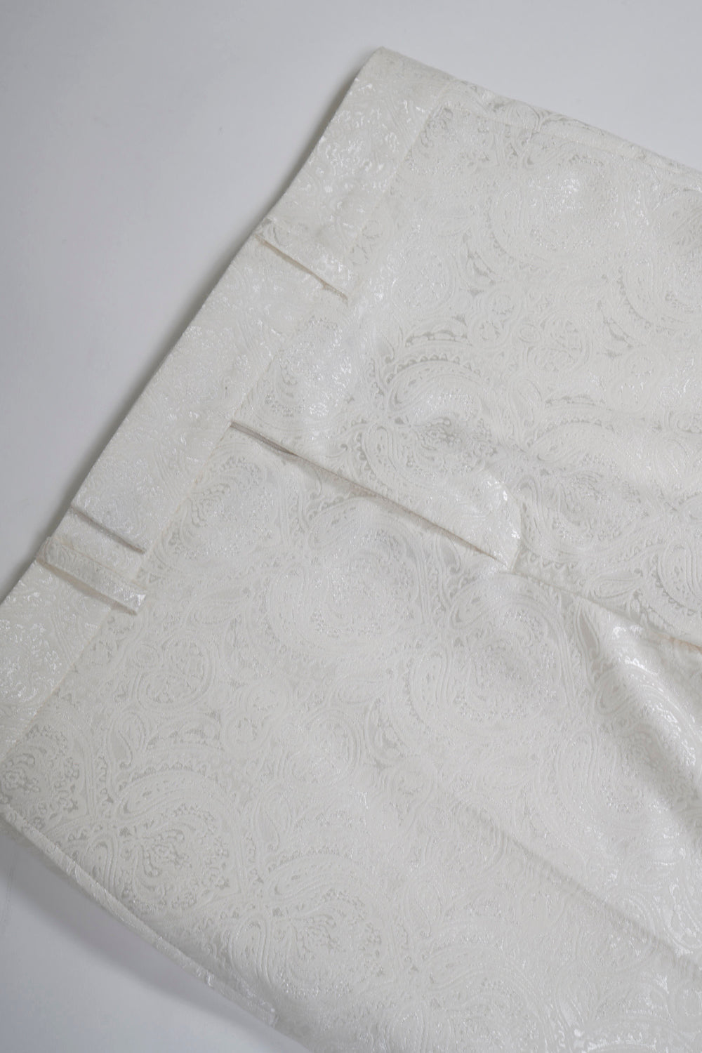 シャイニー オーナメントジャガード ファスナースリットパンツ クリーム