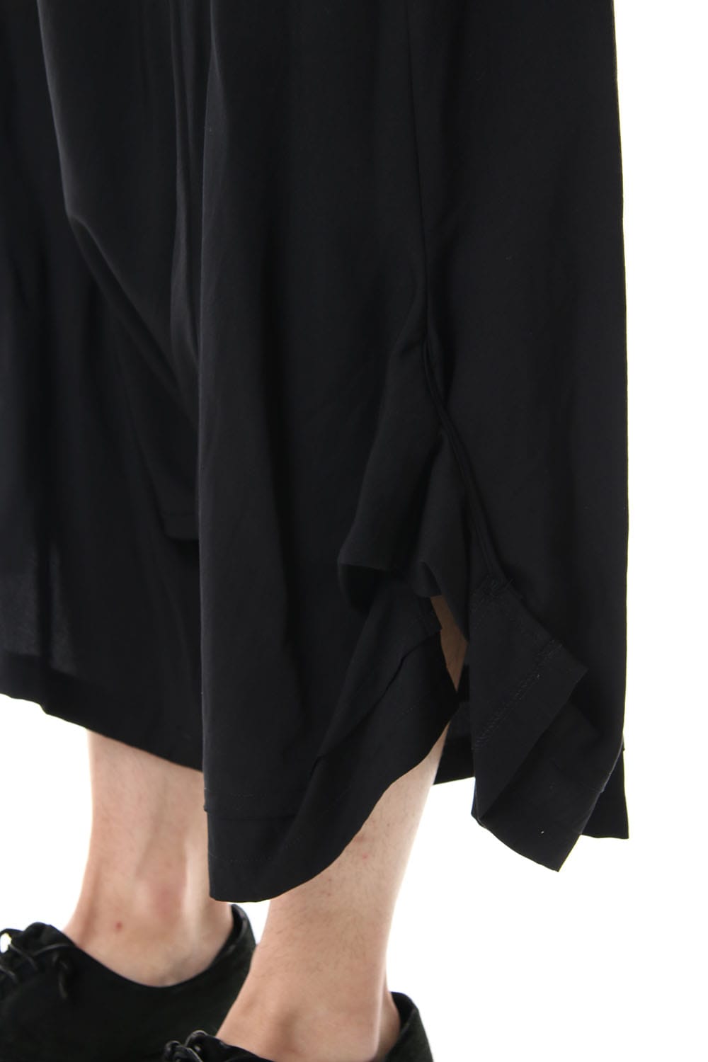 Left twist Deformation pants