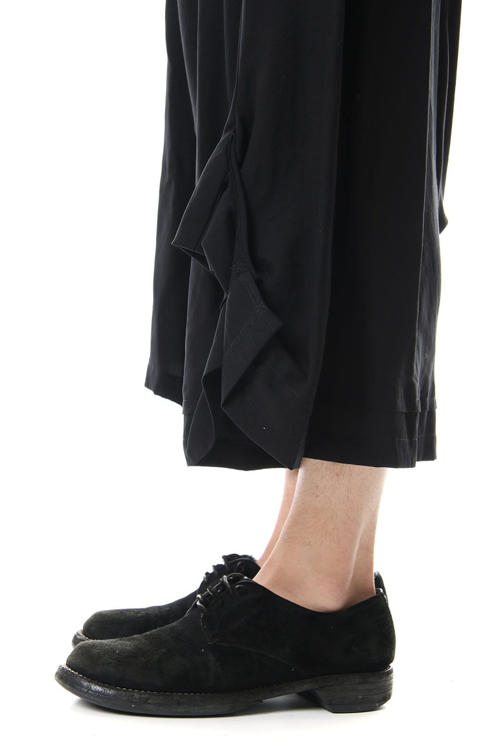 Left twist Deformation pants