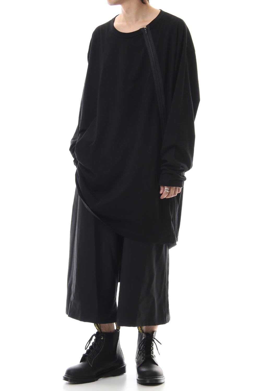 Diagonal fastener Cut & sew Black