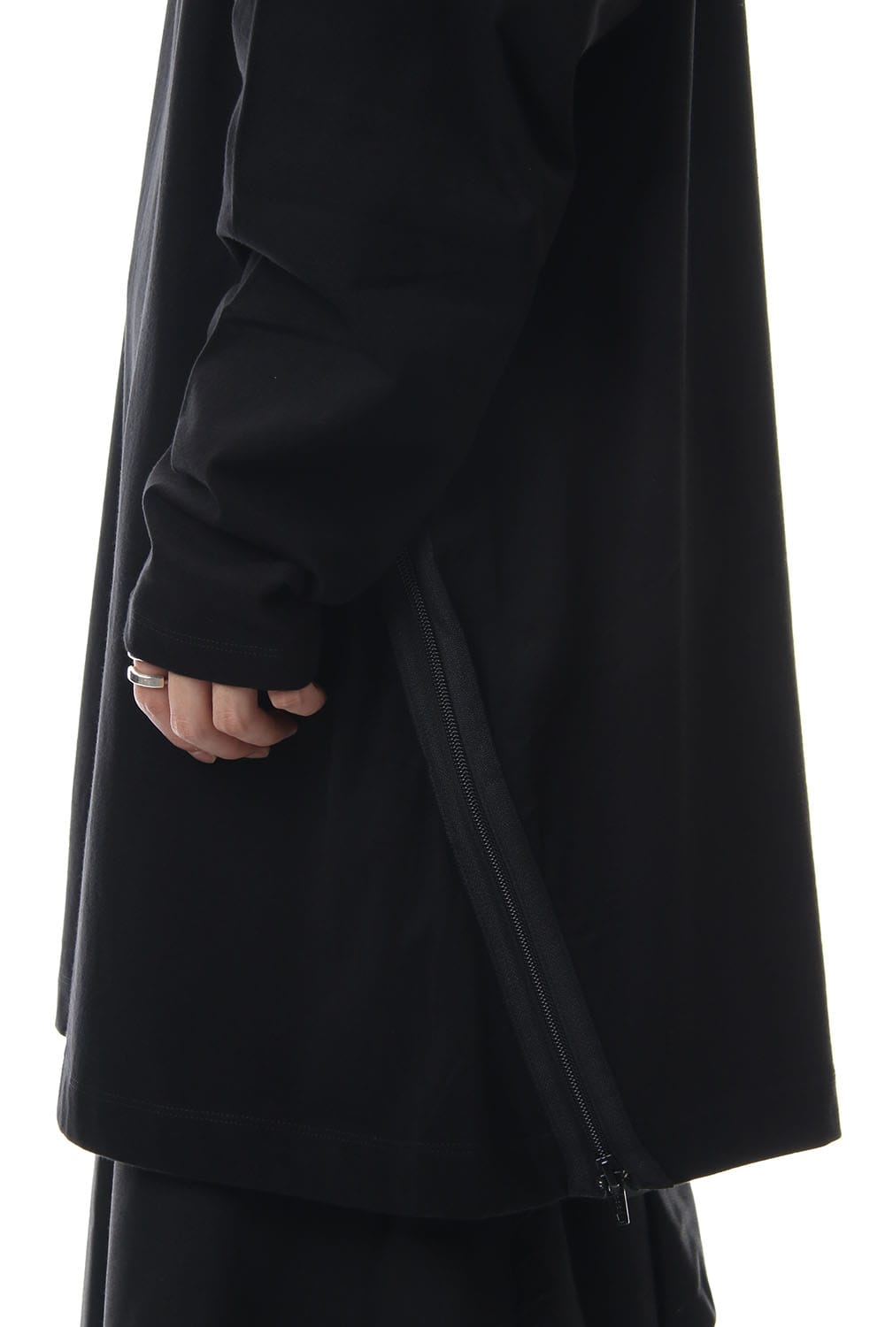 Diagonal fastener Cut & sew Black