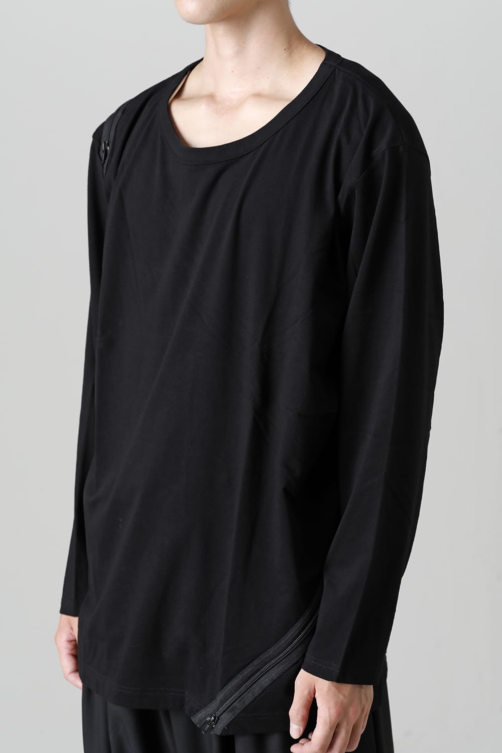 Diagonal zipper long Black