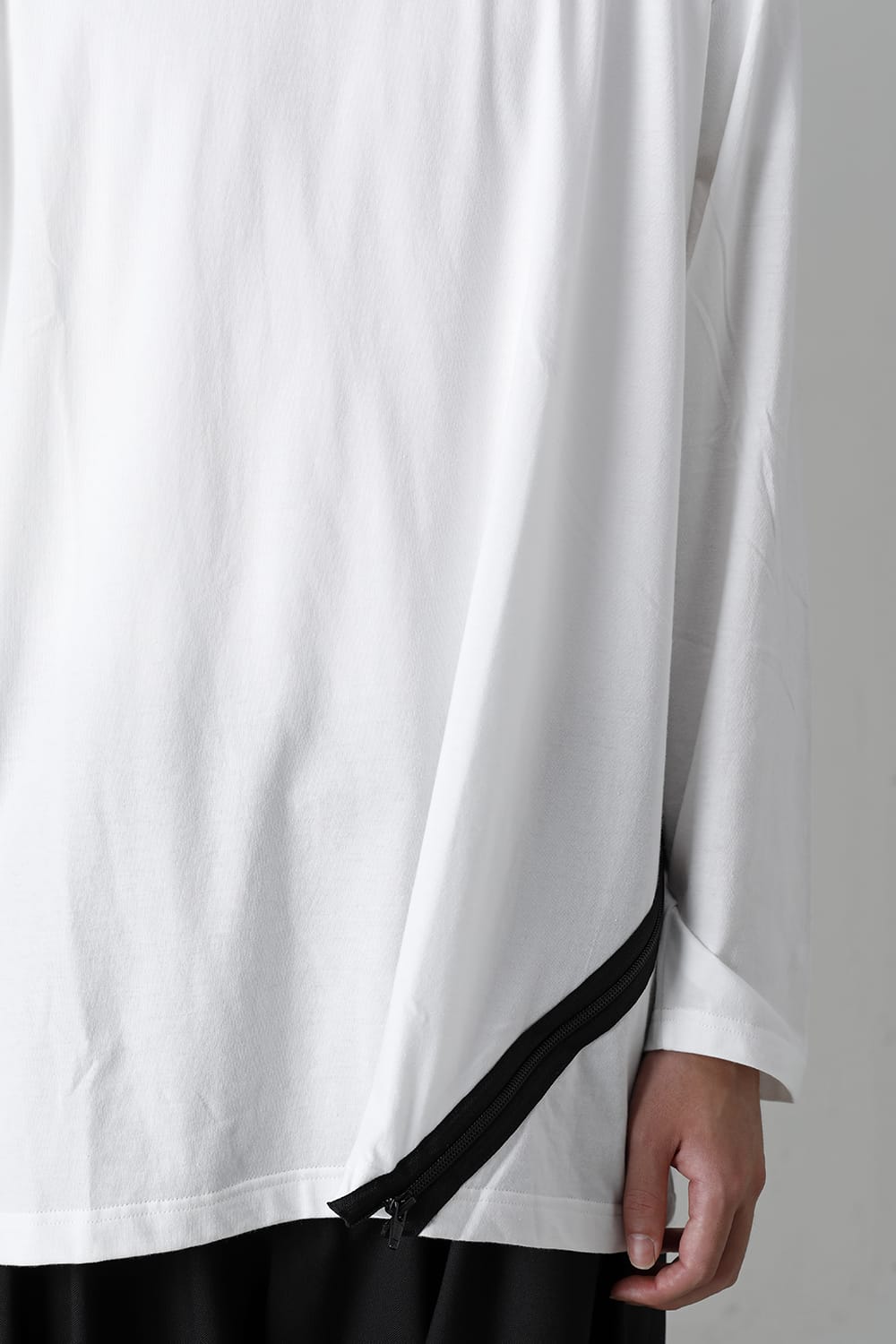 Diagonal zipper long White