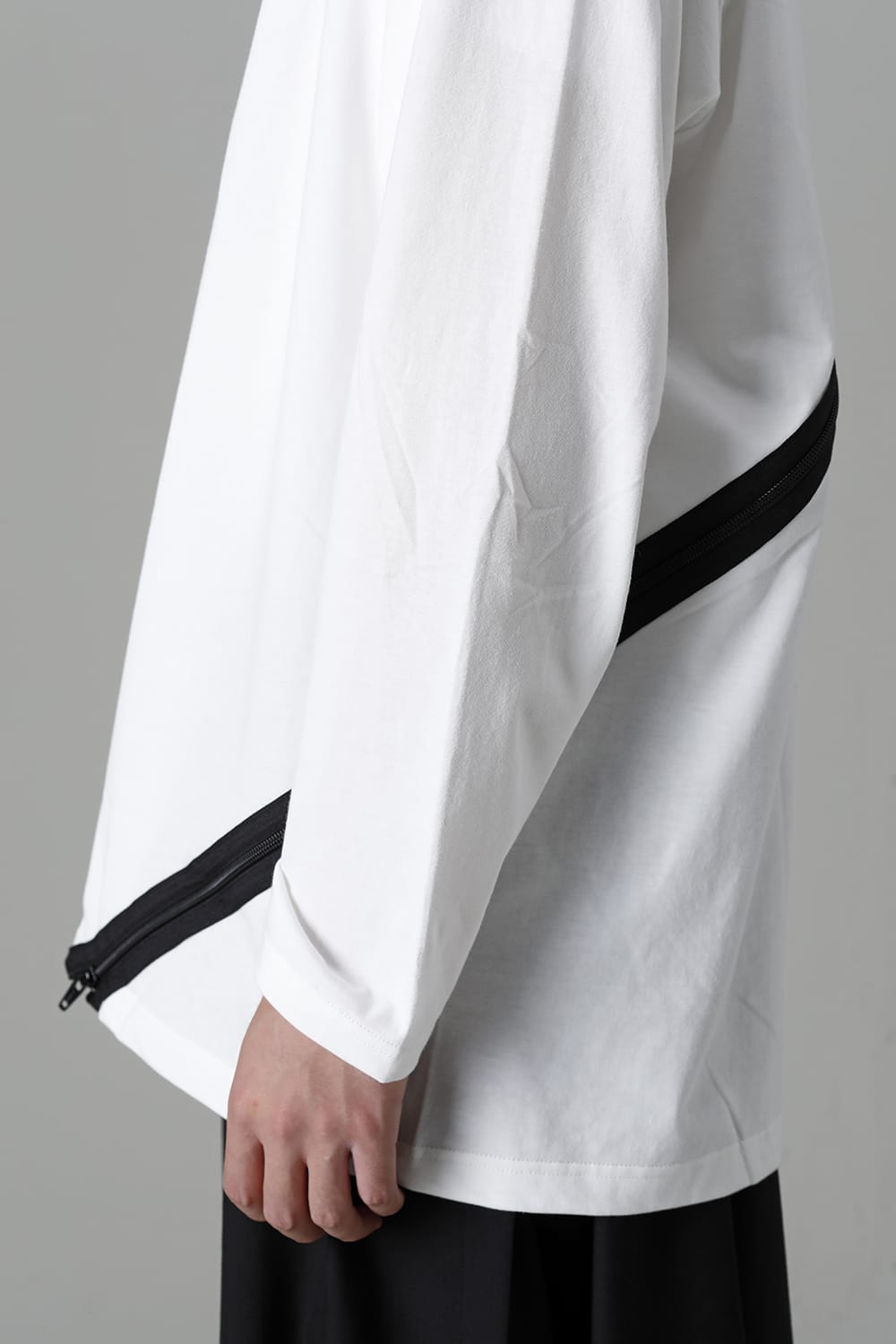 Diagonal zipper long White