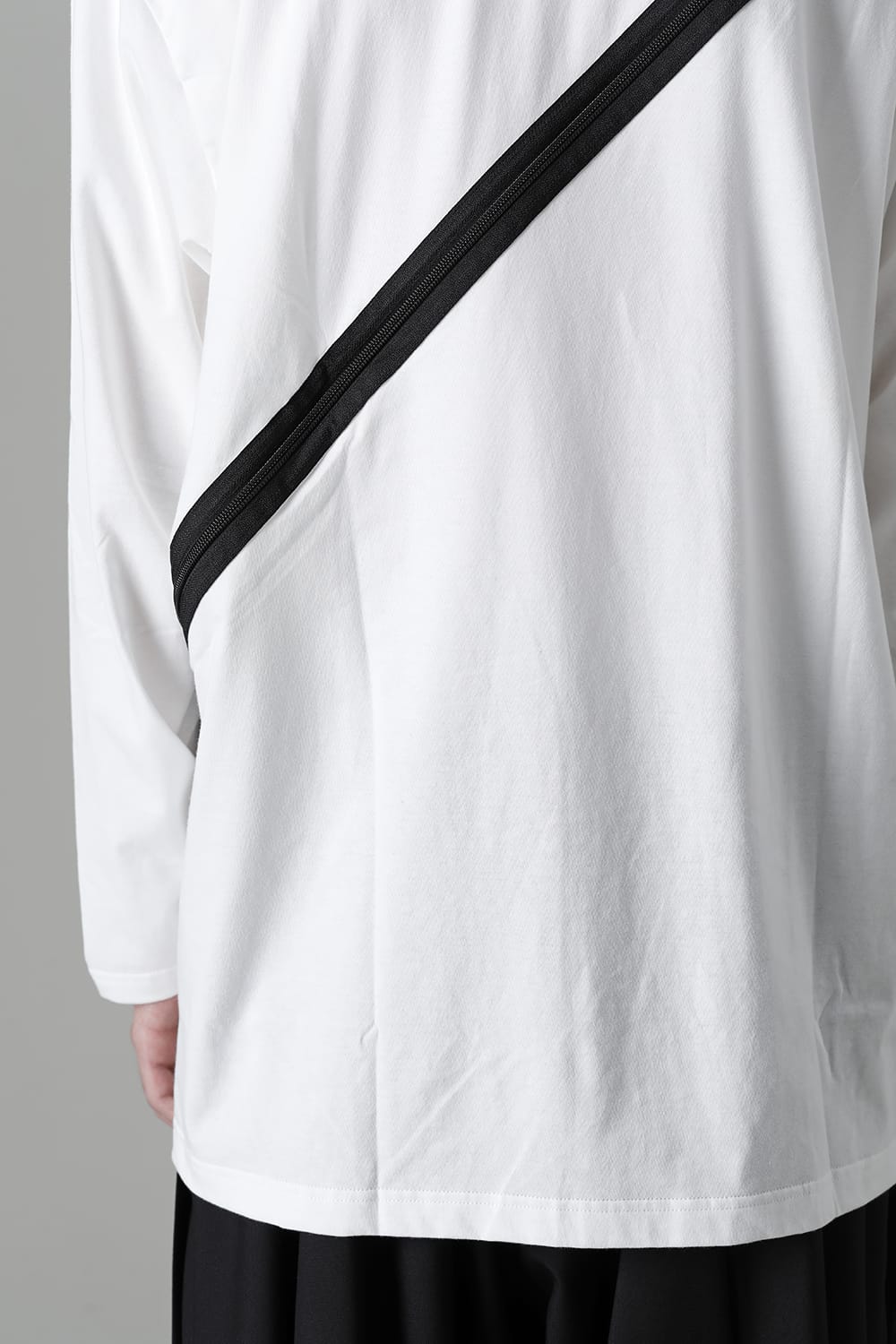 Diagonal zipper long White