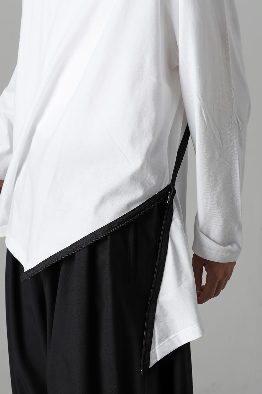 Diagonal zipper long White