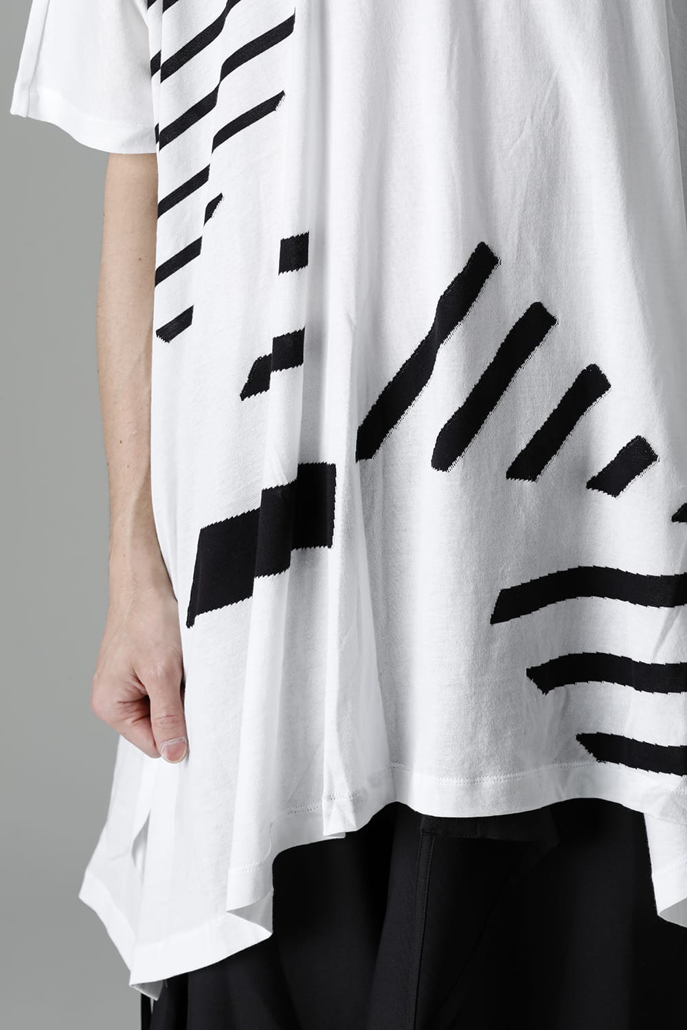 Drape Big Tee（Triangle random border）