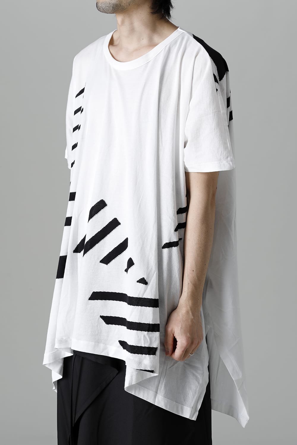 Drape Big Tee（Triangle random border）