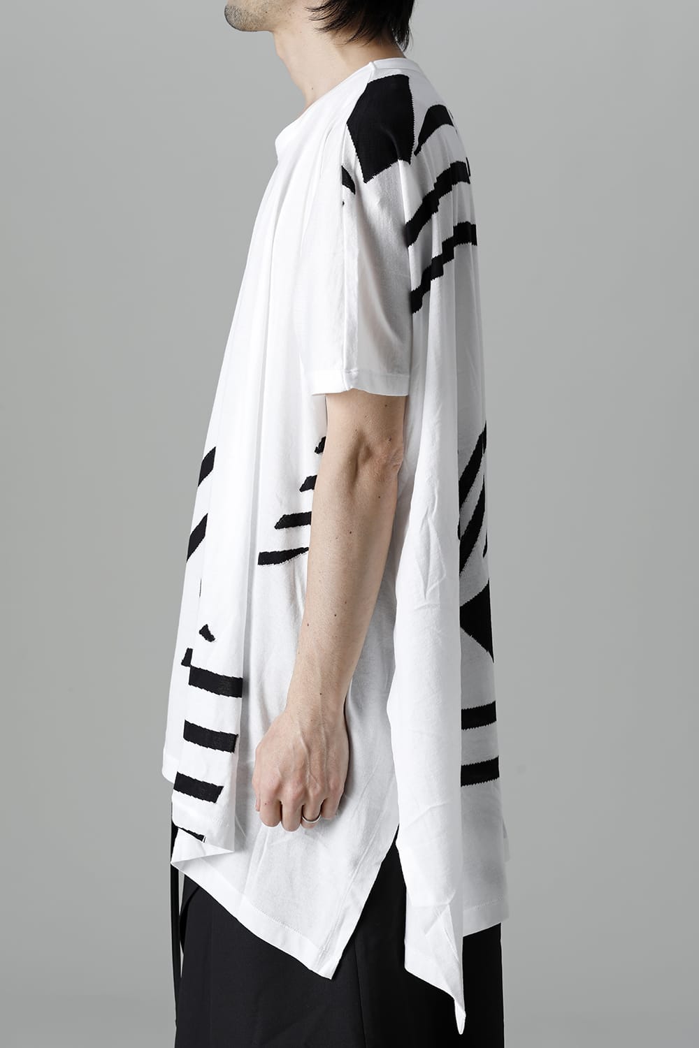 Drape Big Tee（Triangle random border）