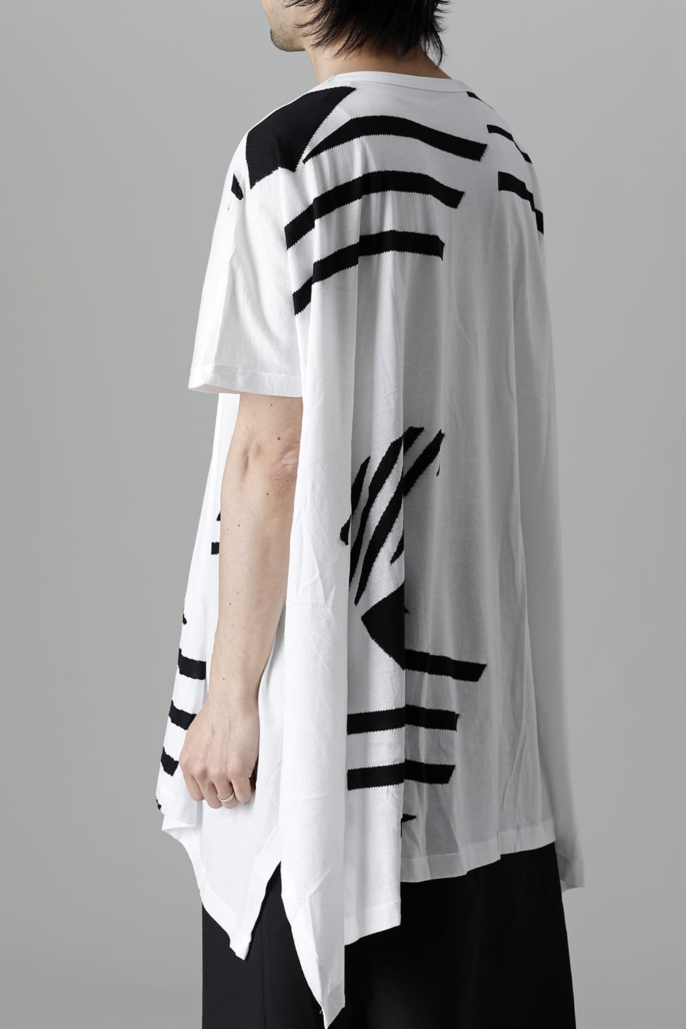 Drape Big Tee（Triangle random border）