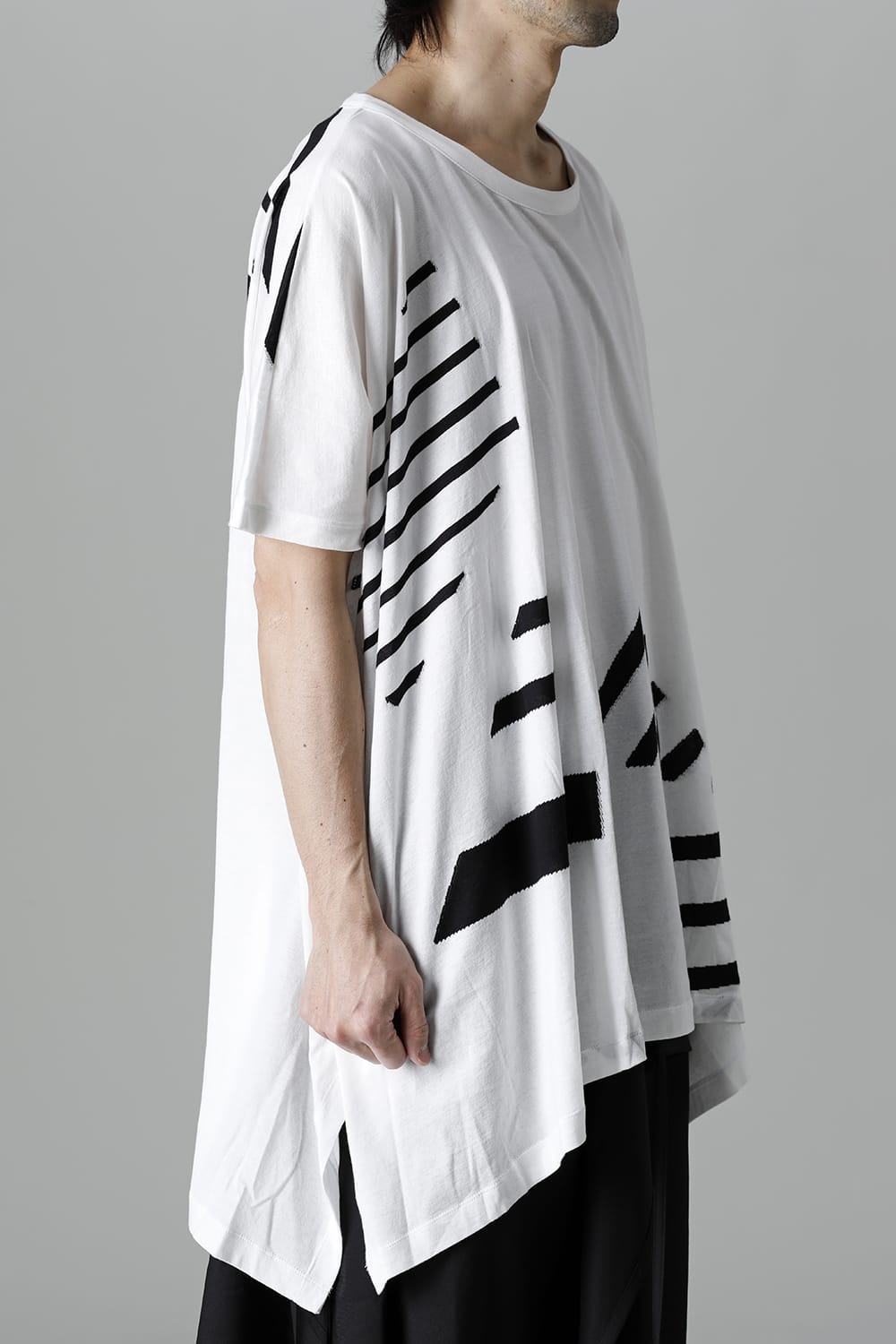 Drape Big Tee（Triangle random border）
