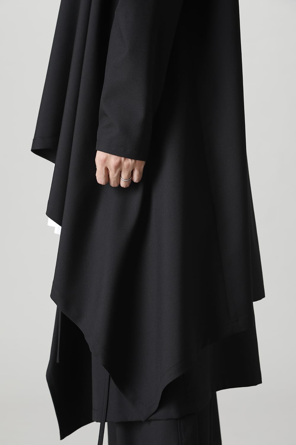 ロング丈ドレープジャケット