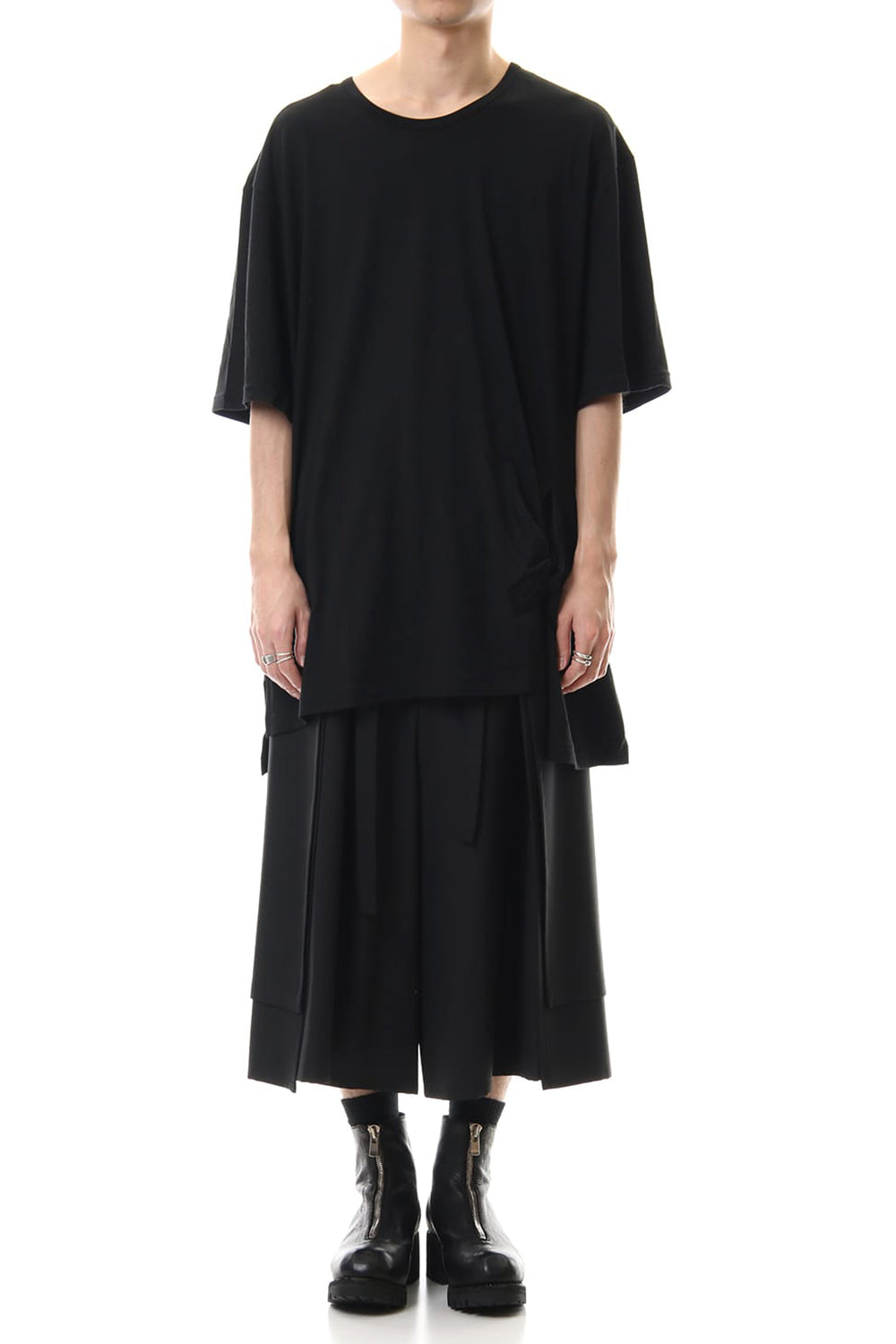 Twisted Big Cut Sew Black