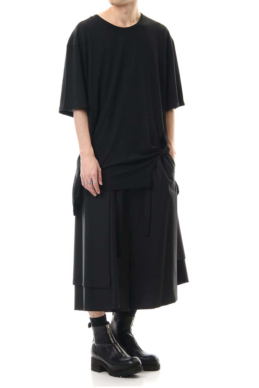 Twisted Big Cut Sew Black