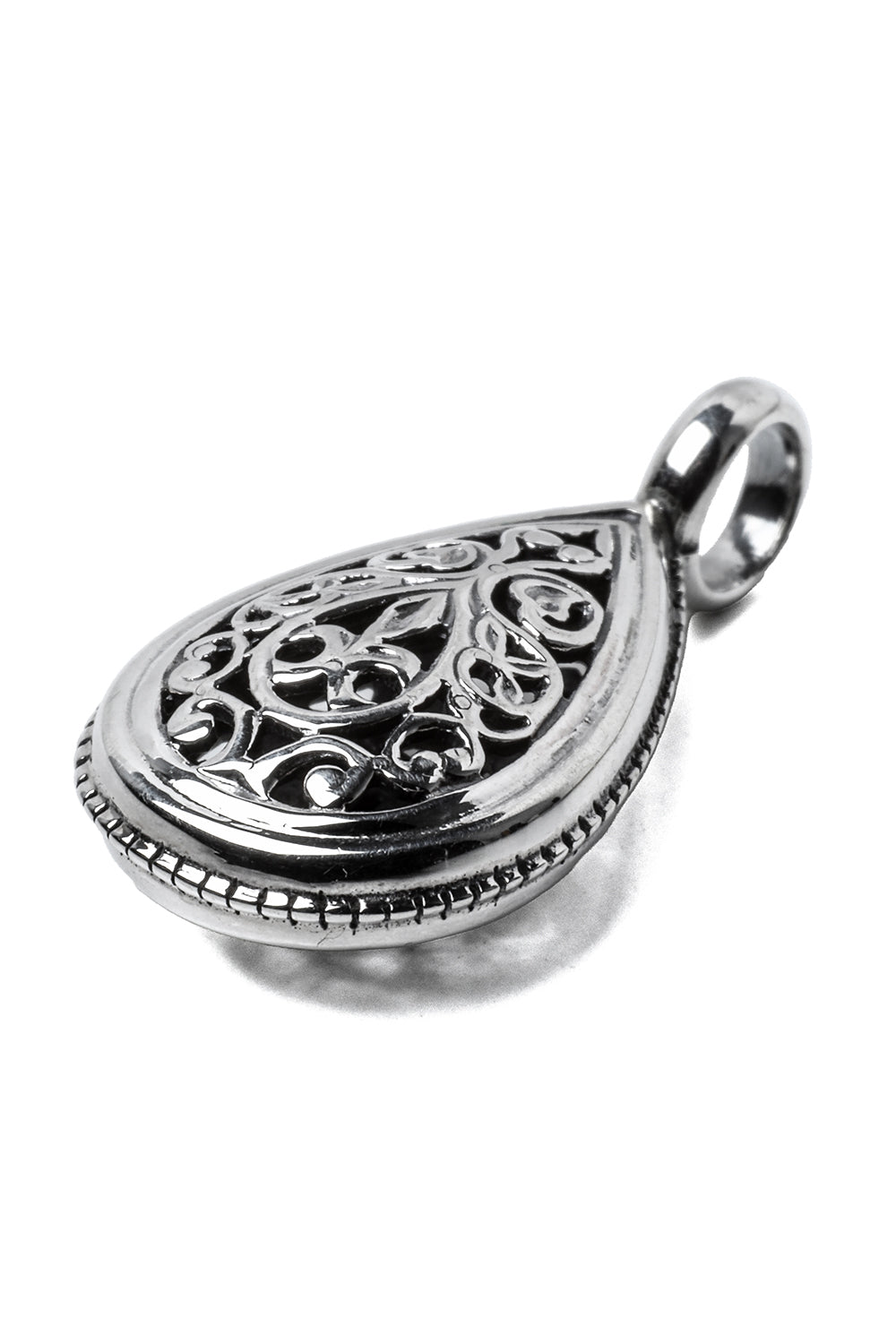 GP7 - Filigree Pendant