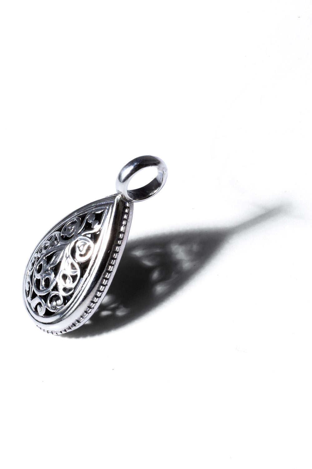 GP7 - Filigree Pendant