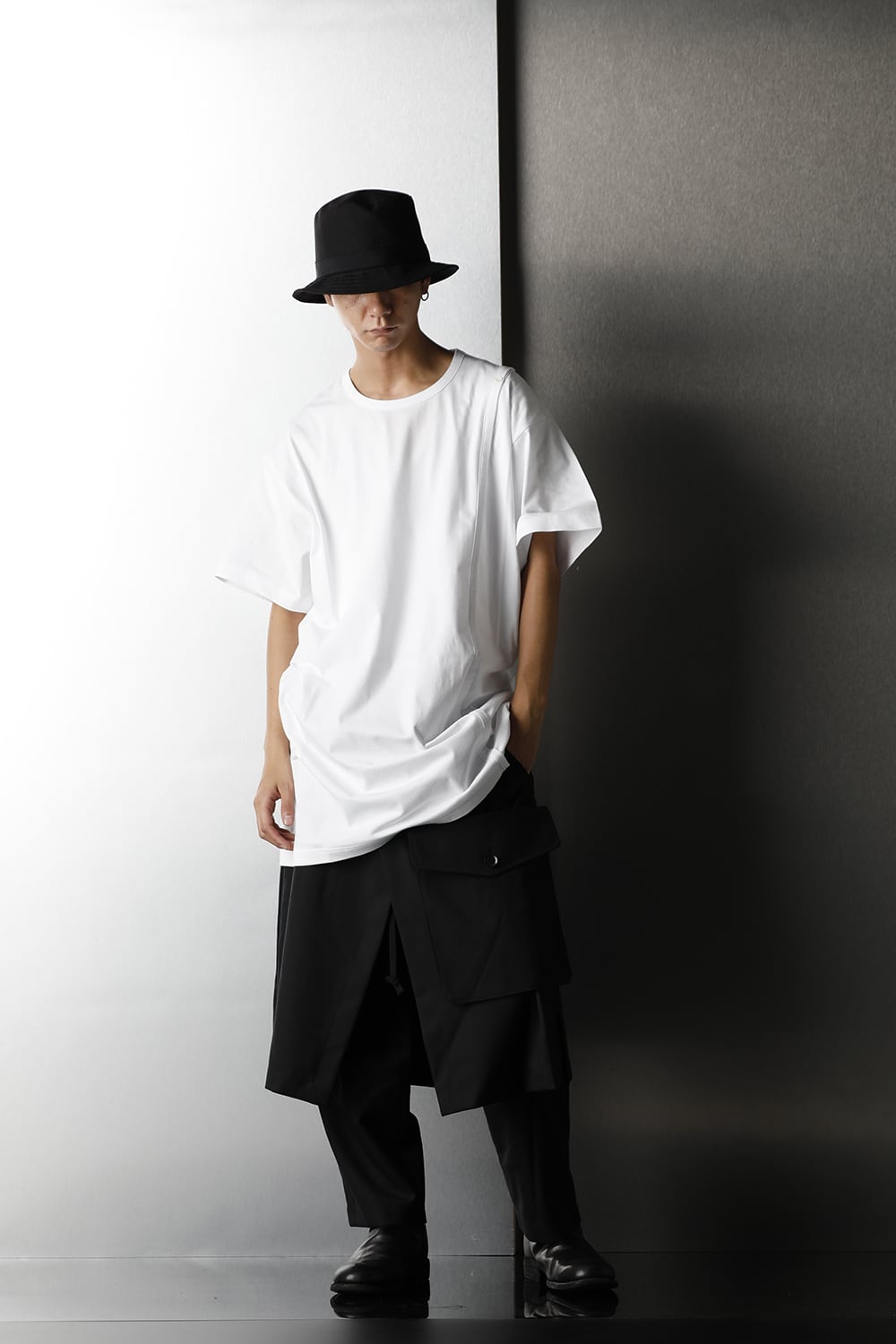 Right Button Straight Cut Sew Short White
