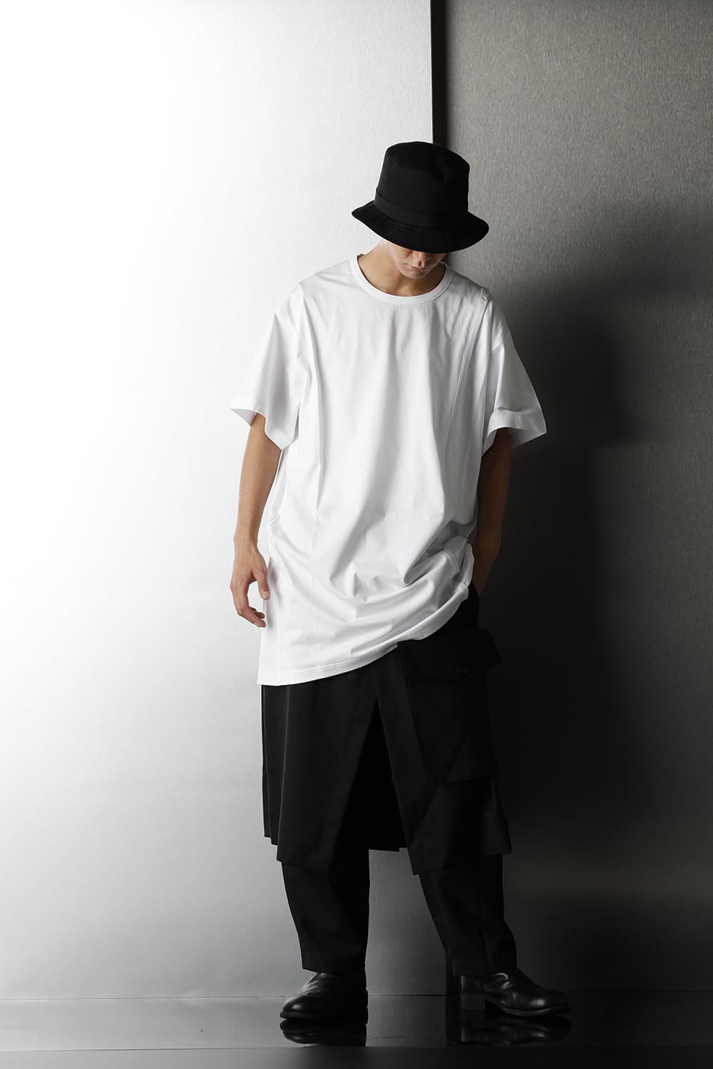 Right Button Straight Cut Sew Short White