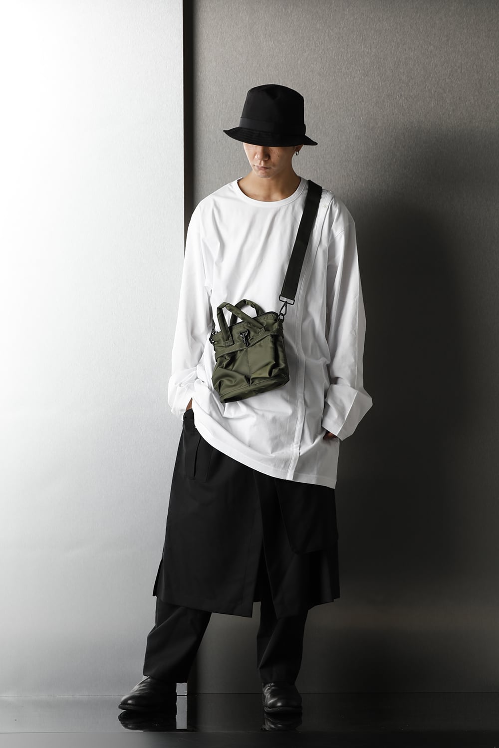 Right Button Straight Cut Sew Long White