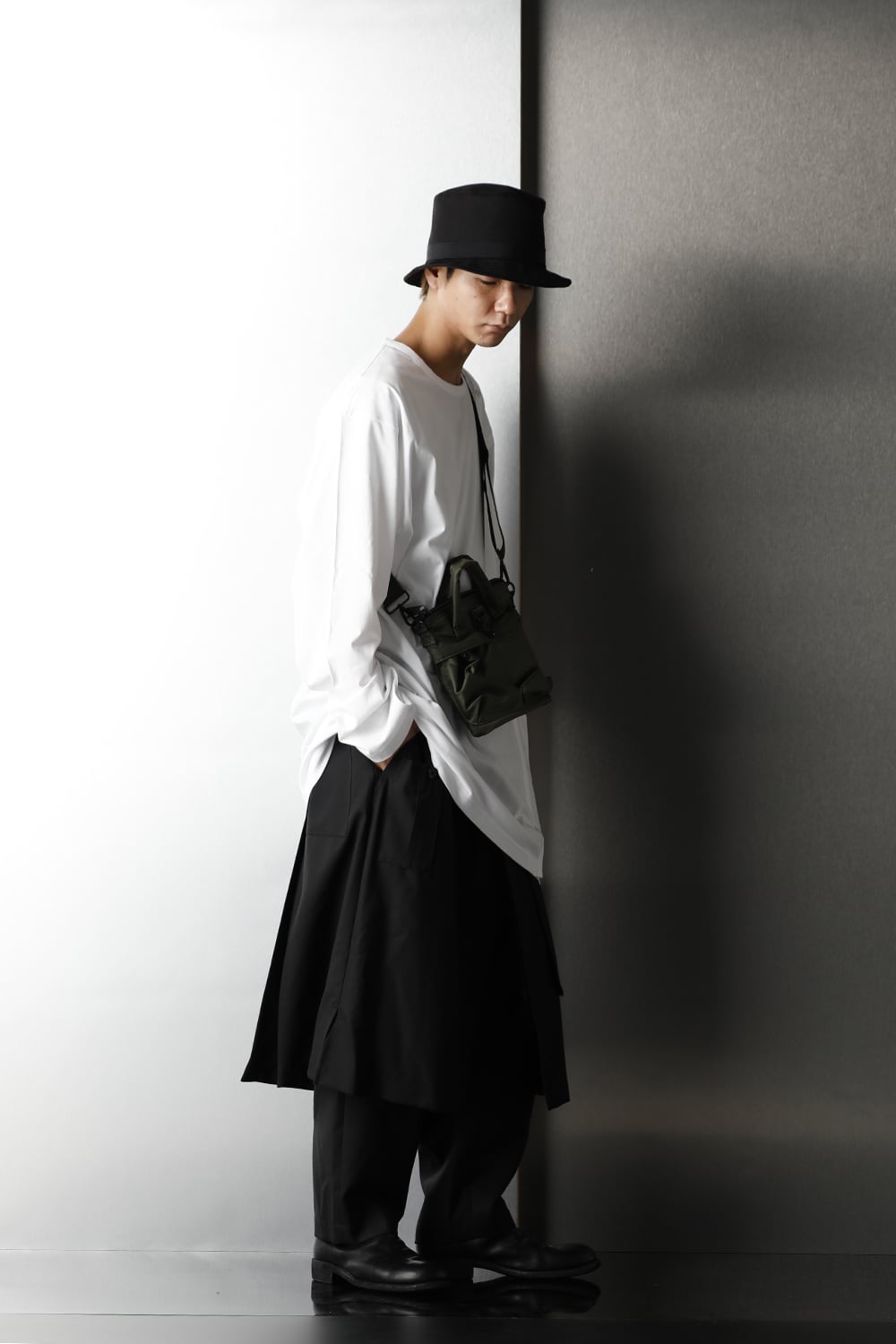 Right Button Straight Cut Sew Long White