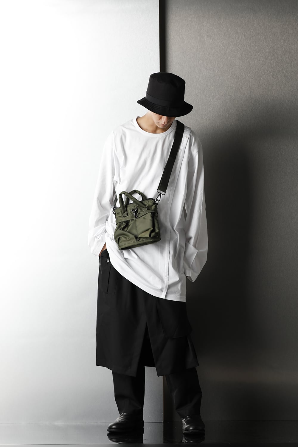 Right Button Straight Cut Sew Long White