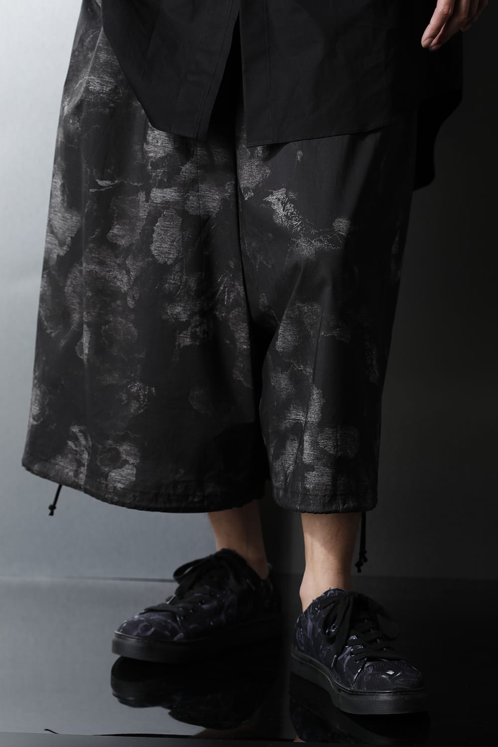 Drawstring Asymmetry Pants(Flower print) Black