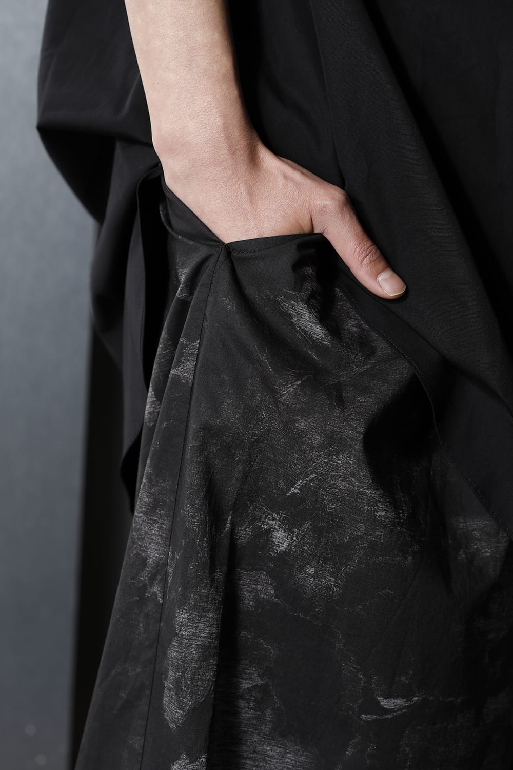 Drawstring Asymmetry Pants(Flower print) Black