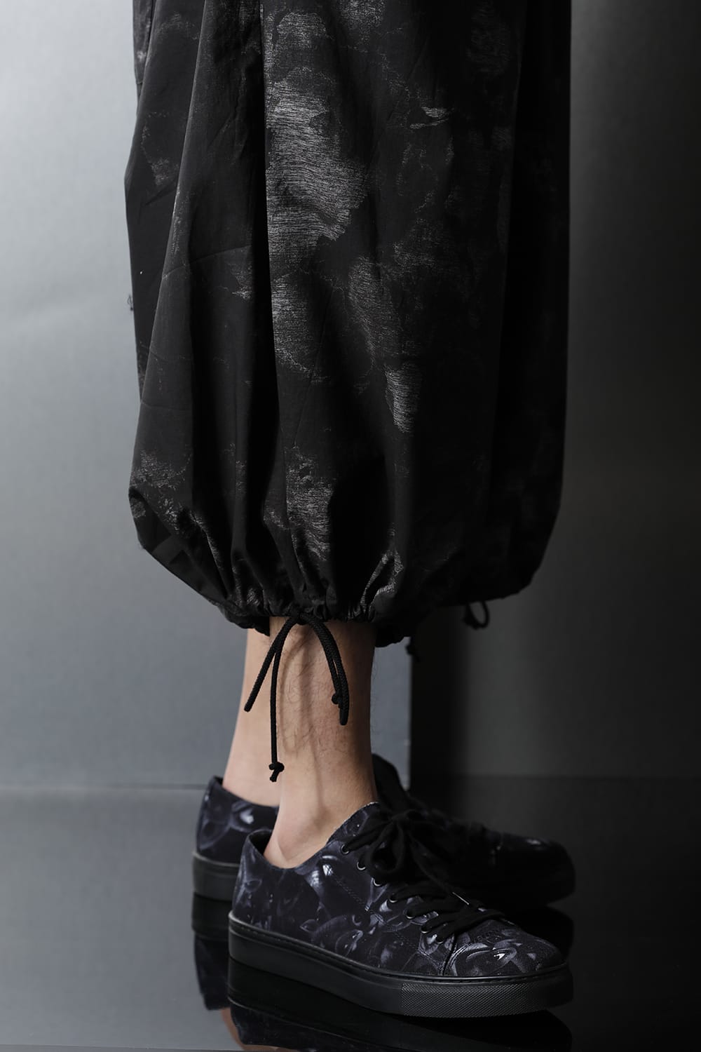 Drawstring Asymmetry Pants(Flower print) Black
