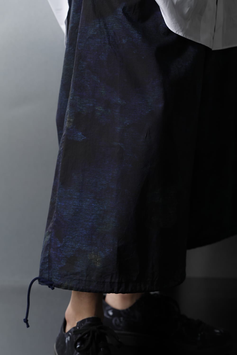 アシンメトリーパンツ ​(花柄) ダークブルー