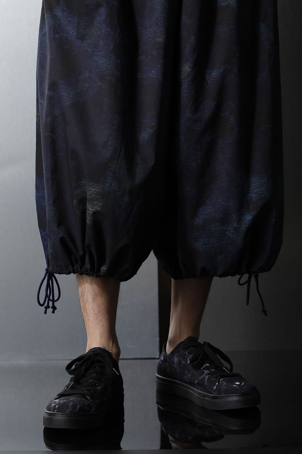 アシンメトリーパンツ ​(花柄) ダークブルー