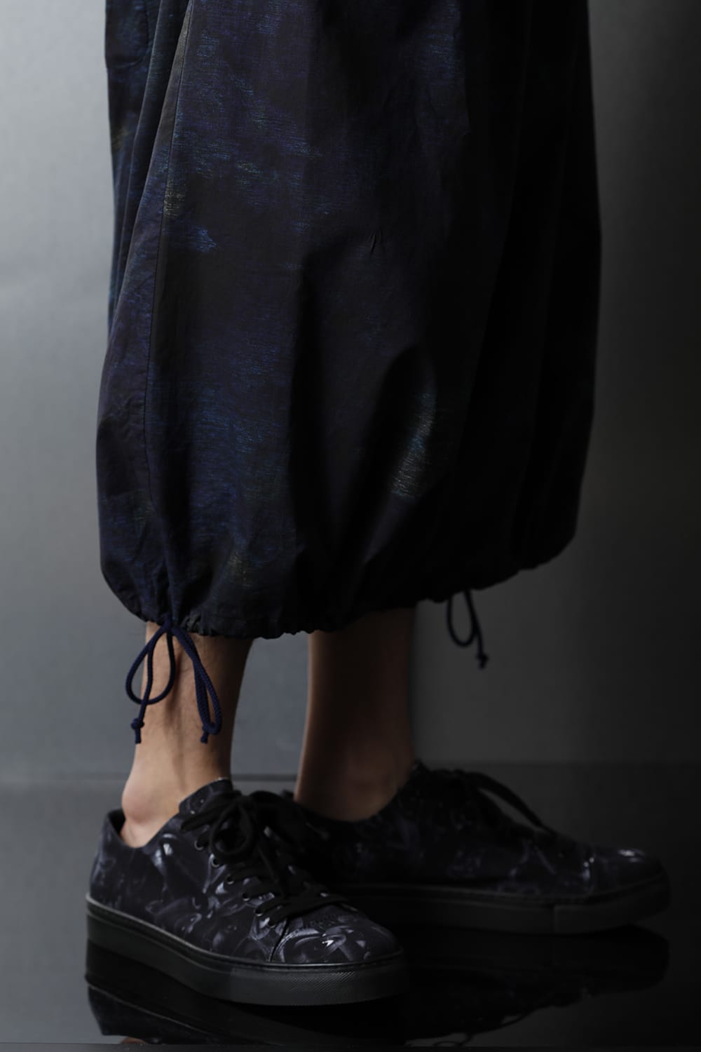 アシンメトリーパンツ ​(花柄) ダークブルー