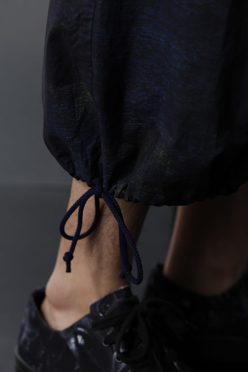 アシンメトリーパンツ ​(花柄) ダークブルー