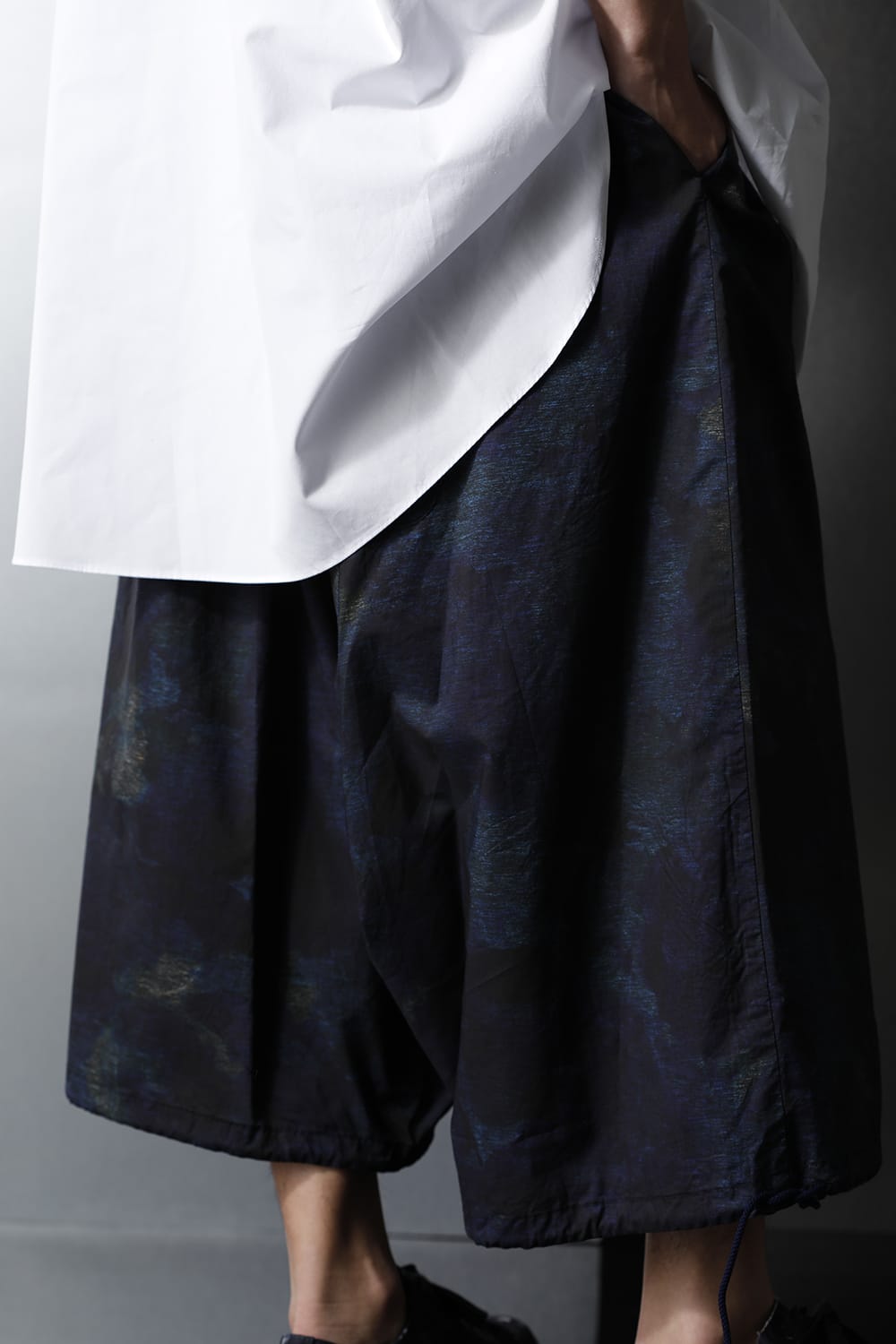 アシンメトリーパンツ ​(花柄) ダークブルー