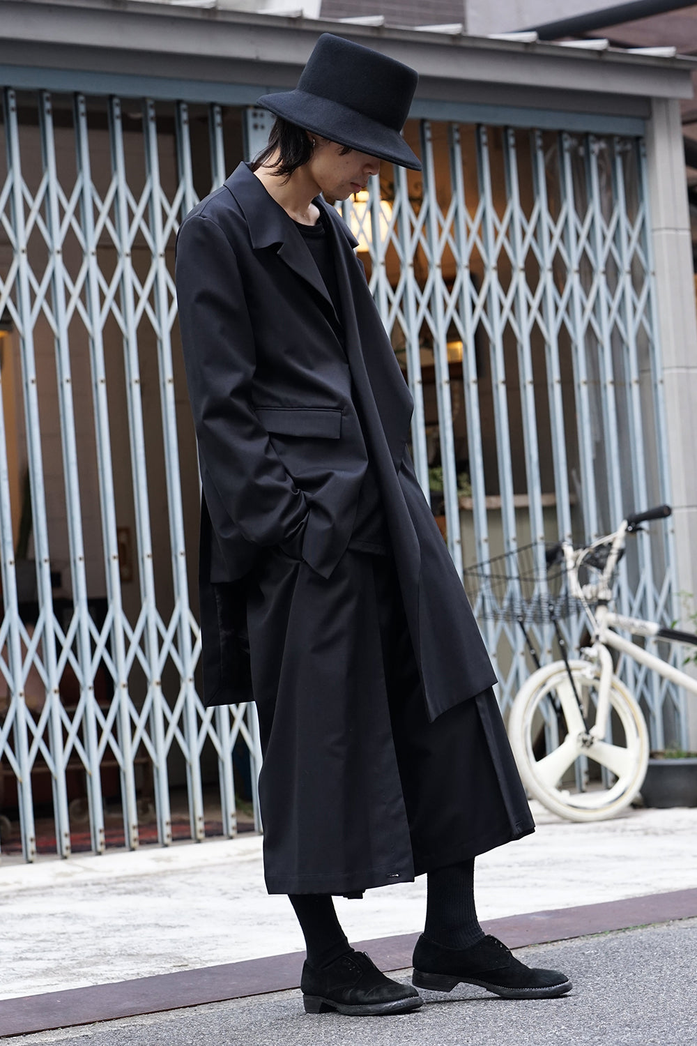 Asymmetric jacket