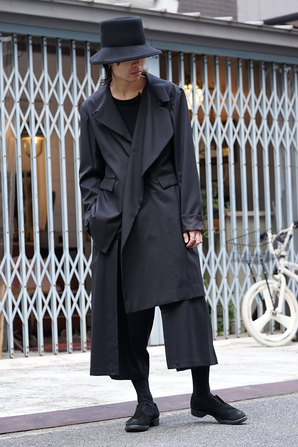 Asymmetric jacket