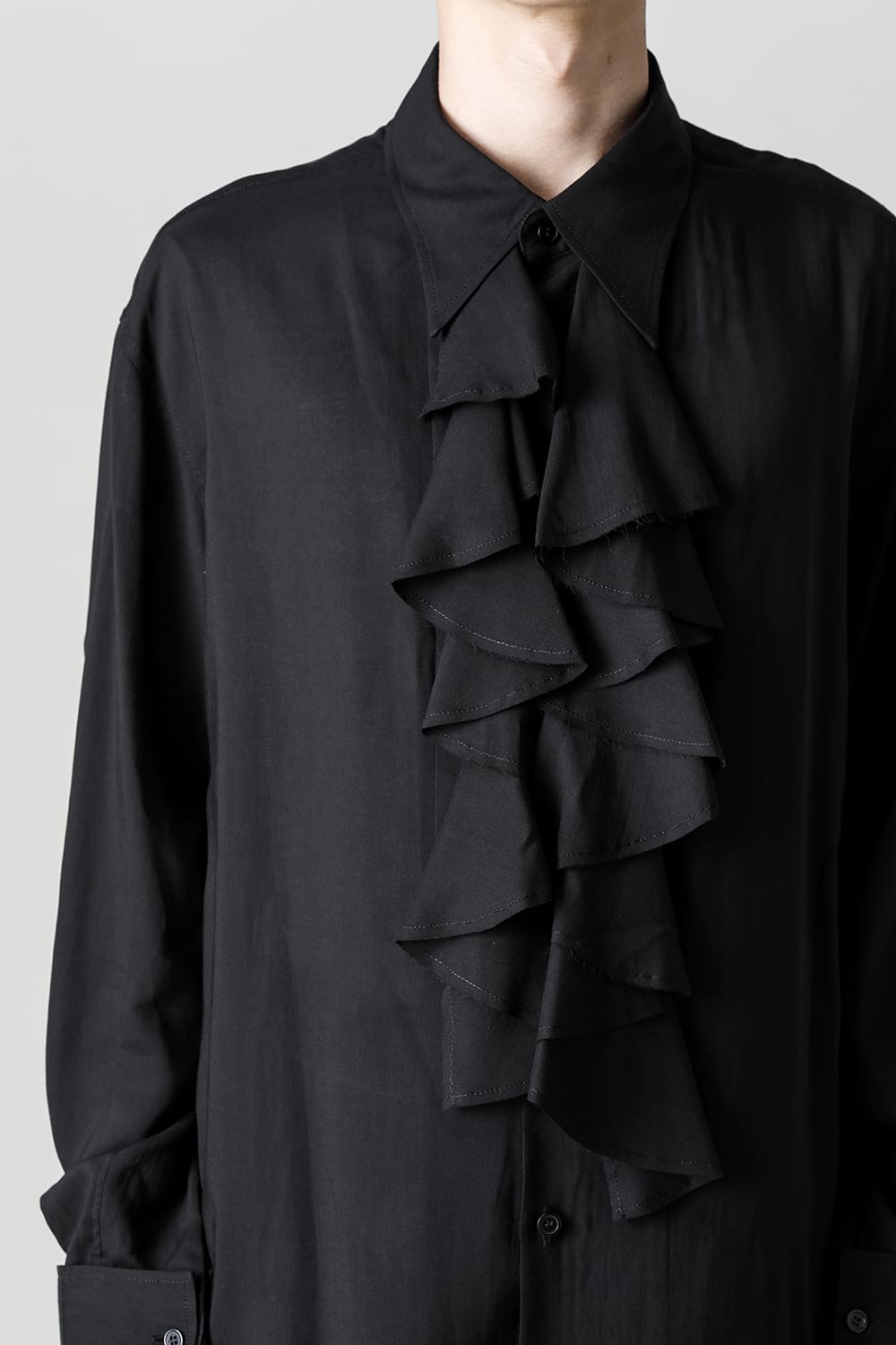 截ち切りジャボブラウス