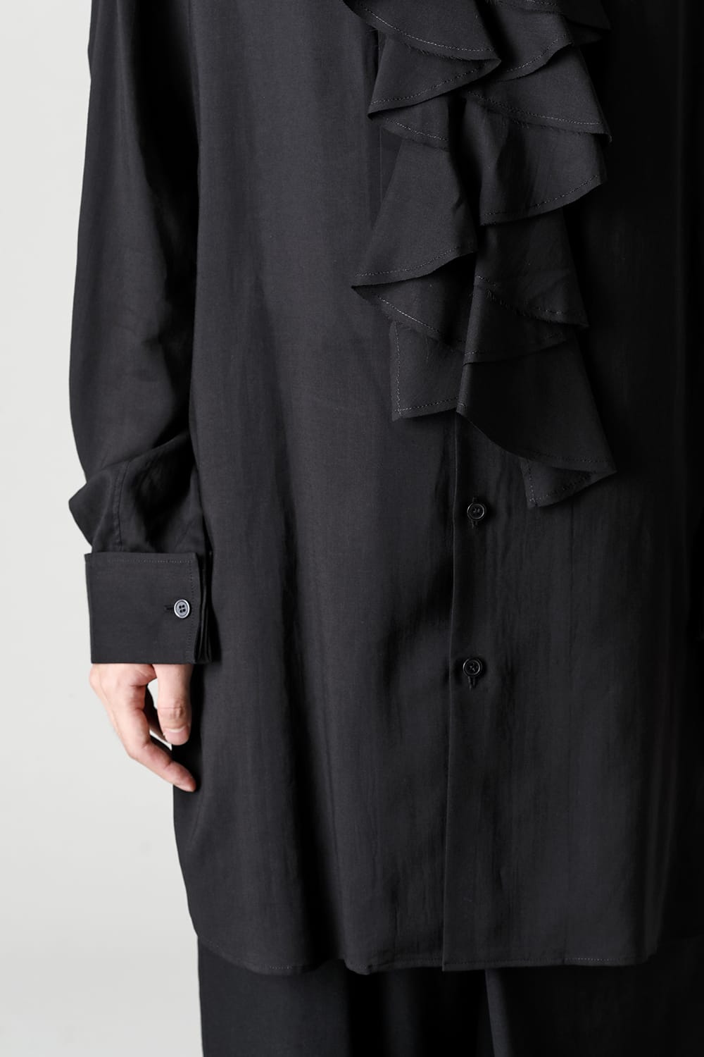 截ち切りジャボブラウス